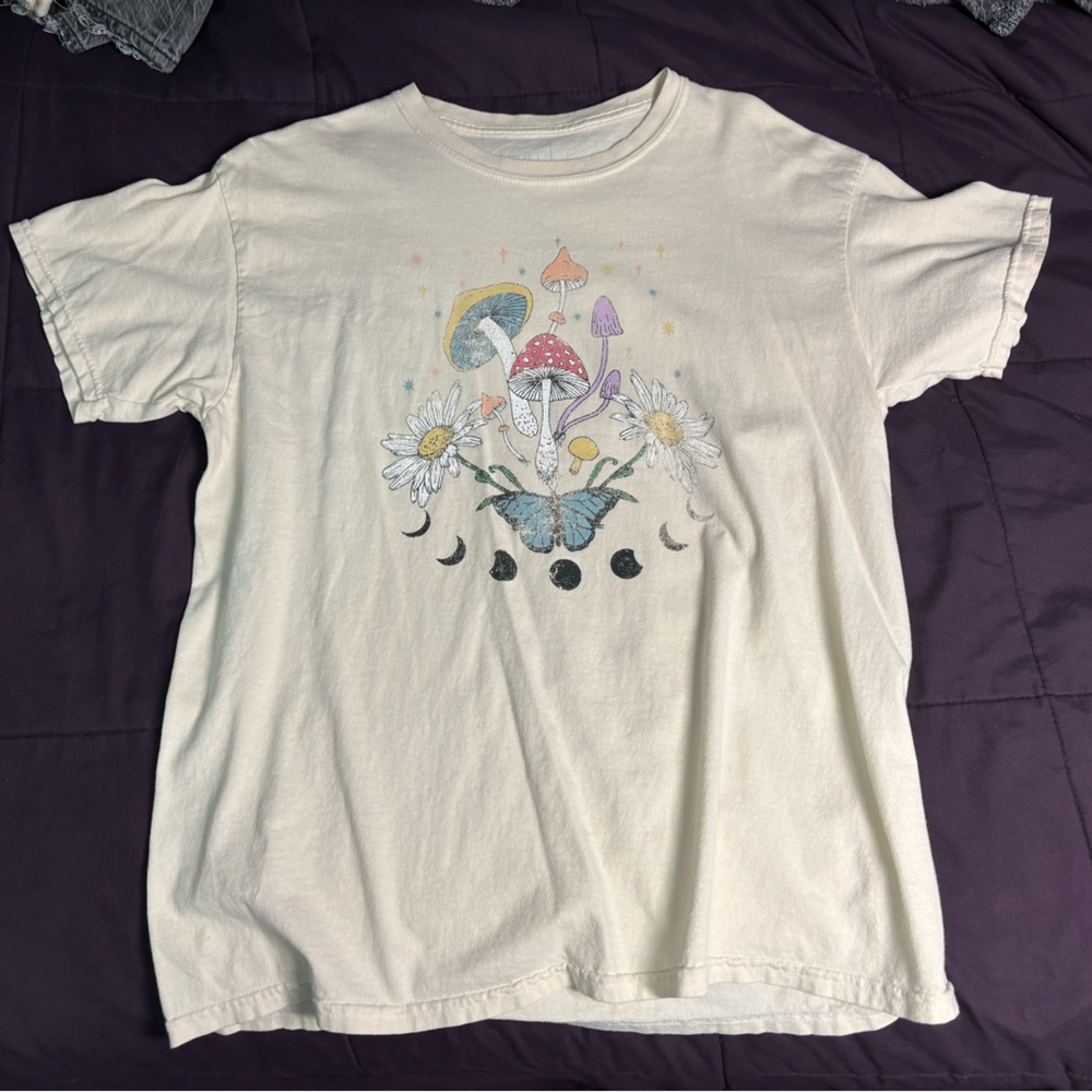 Tilly’s size M, OVERSIZED graphic t shirt, never worn